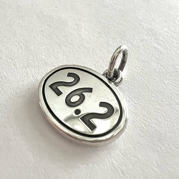 James Avery 26.2 full runner running marathon VERY RARE retired charm or pendant - Picture 6 of 6